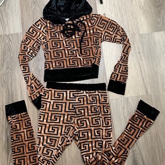 Two pc set - Picture 1 of 3